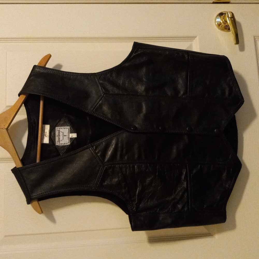 BLACK LEATHER VEST